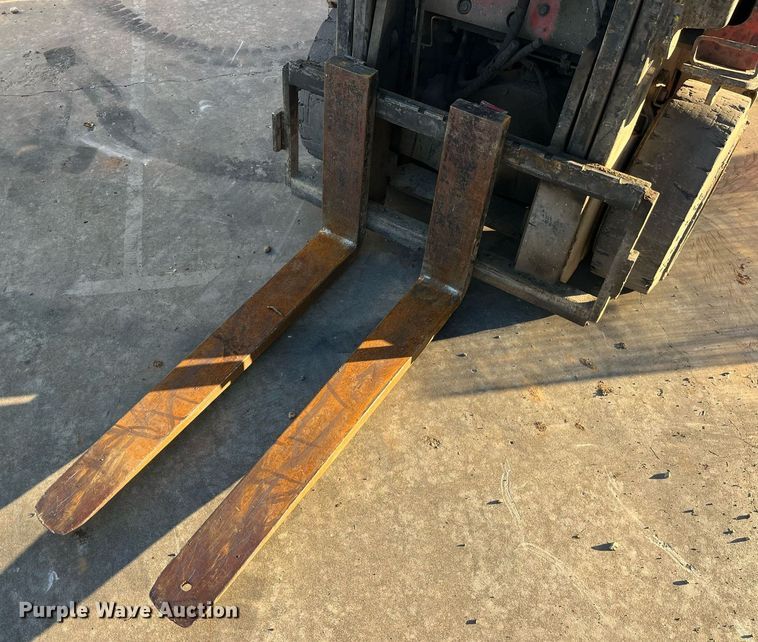 image for item LC9046 2000 Toyota 7FGCU25 forklift