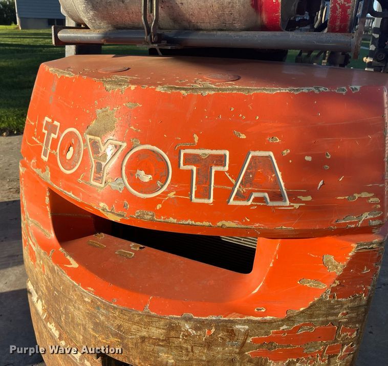 image for item LC9046 2000 Toyota 7FGCU25 forklift