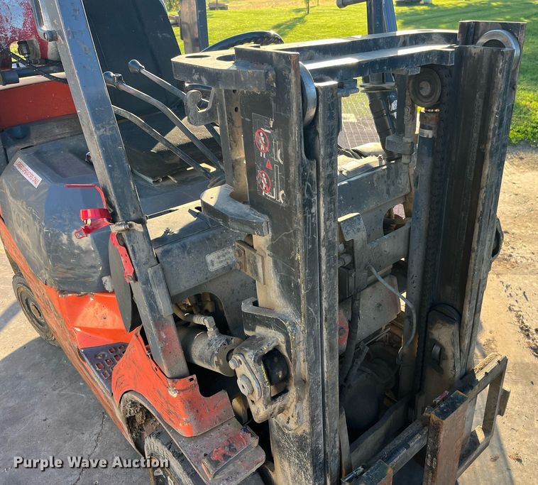 image for item LC9046 2000 Toyota 7FGCU25 forklift