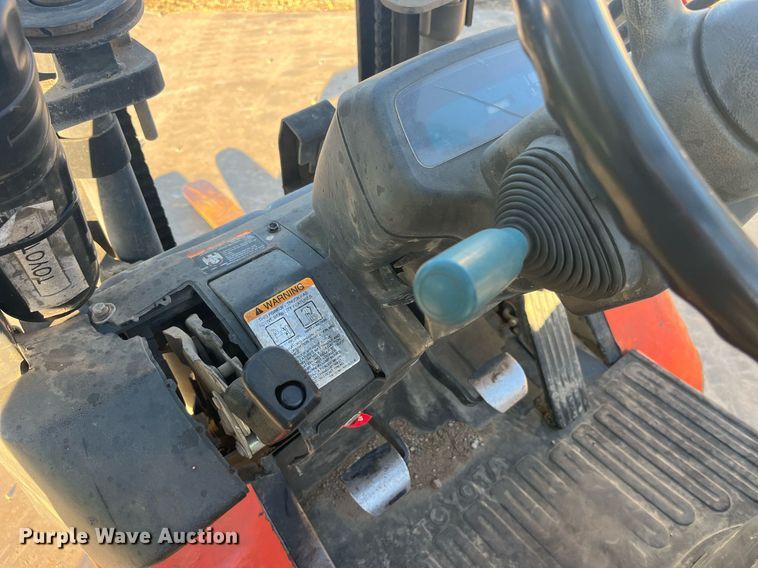 image for item LC9046 2000 Toyota 7FGCU25 forklift