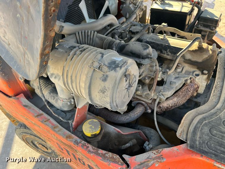 image for item LC9046 2000 Toyota 7FGCU25 forklift