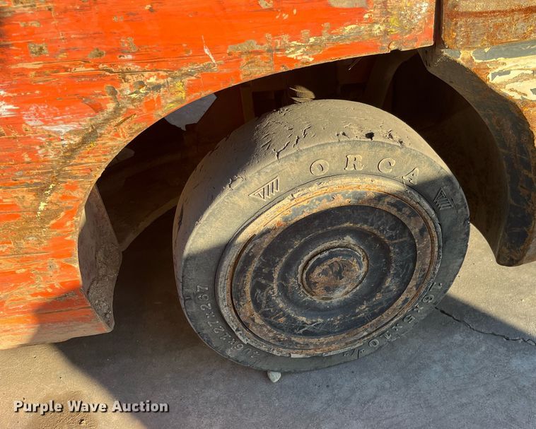 image for item LC9046 2000 Toyota 7FGCU25 forklift