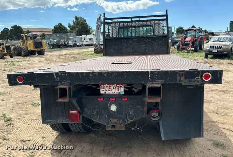 image for item LG9015 1981 International 1854 flatbed truck