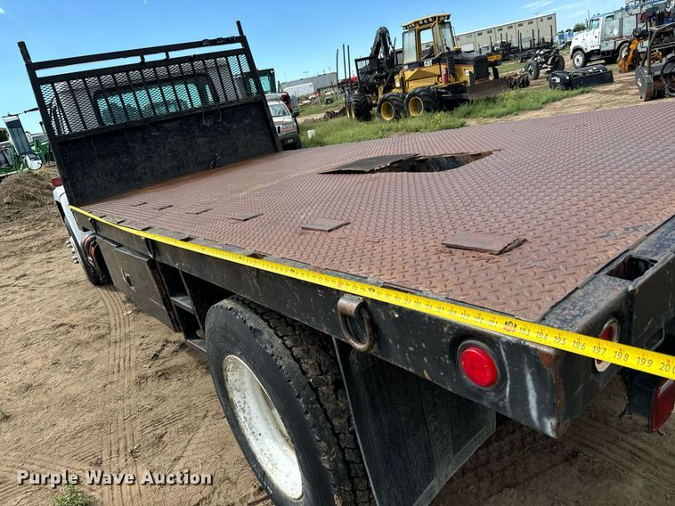 image for item LG9015 1981 International 1854 flatbed truck