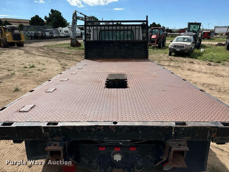 image for item LG9015 1981 International 1854 flatbed truck