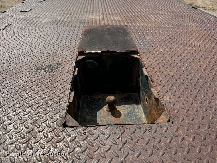 image for item LG9015 1981 International 1854 flatbed truck