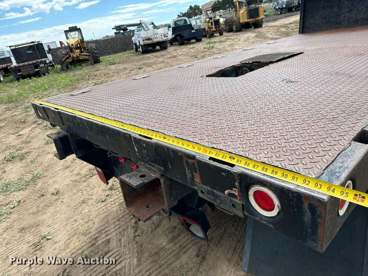 image for item LG9015 1981 International 1854 flatbed truck