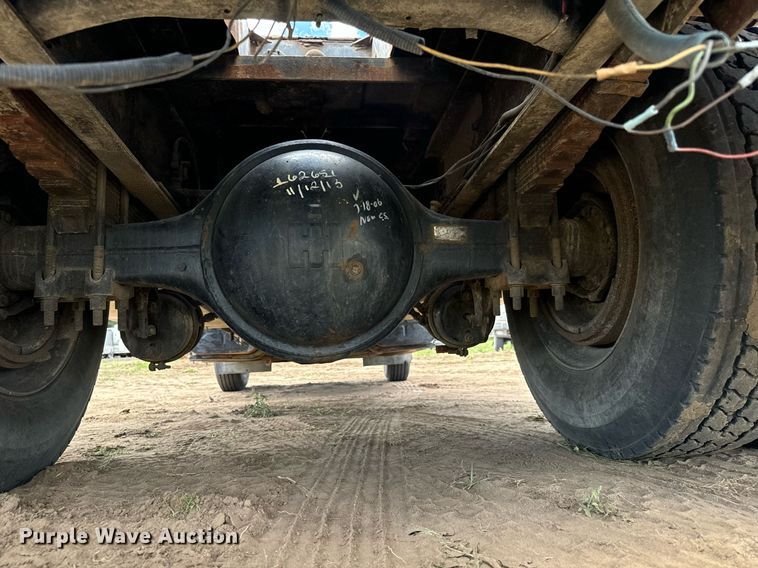 image for item LG9015 1981 International 1854 flatbed truck