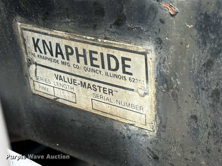 image for item LG9015 1981 International 1854 flatbed truck