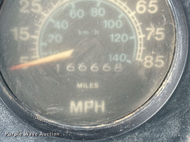 image for item LG9015 1981 International 1854 flatbed truck