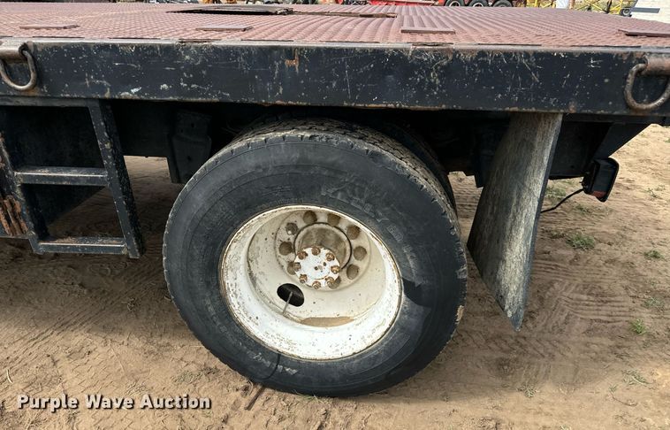 image for item LG9015 1981 International 1854 flatbed truck