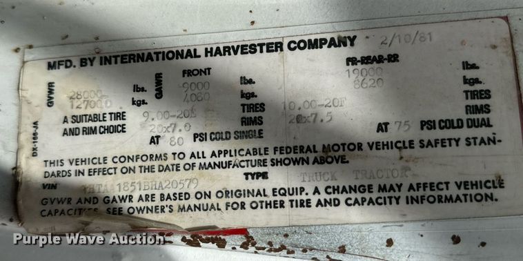 image for item LG9015 1981 International 1854 flatbed truck