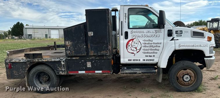 image for item LG9016 2005 Chevrolet C4500 flatbed truck