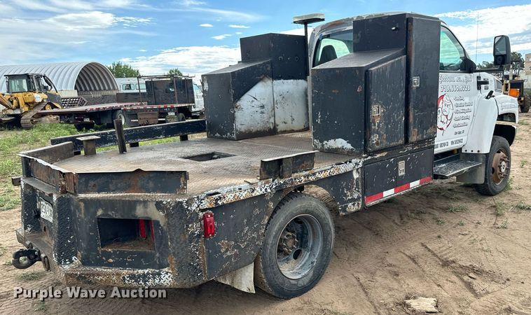 image for item LG9016 2005 Chevrolet C4500 flatbed truck