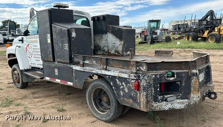 image for item LG9016 2005 Chevrolet C4500 flatbed truck