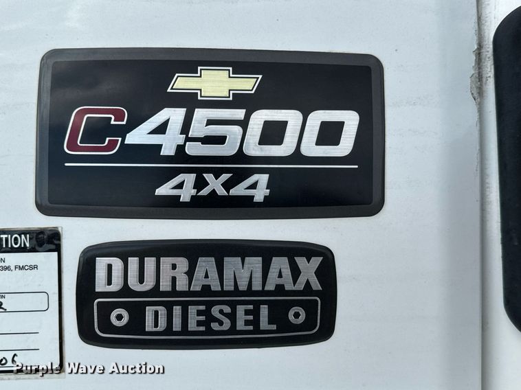 image for item LG9016 2005 Chevrolet C4500 flatbed truck