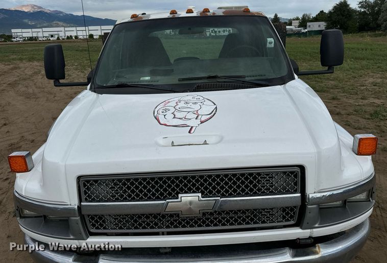 image for item LG9016 2005 Chevrolet C4500 flatbed truck