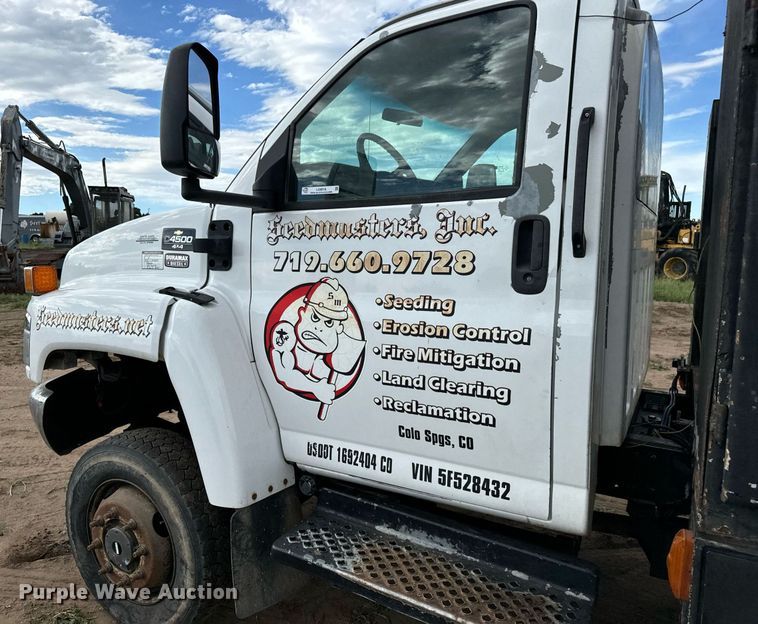 image for item LG9016 2005 Chevrolet C4500 flatbed truck