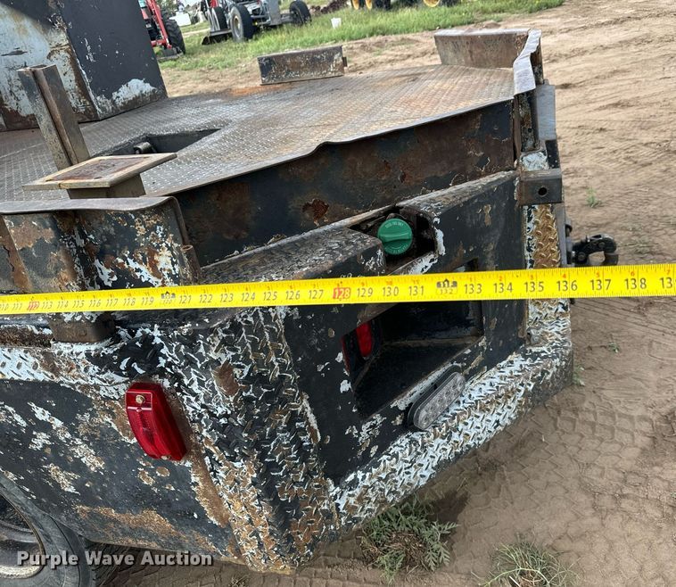 image for item LG9016 2005 Chevrolet C4500 flatbed truck