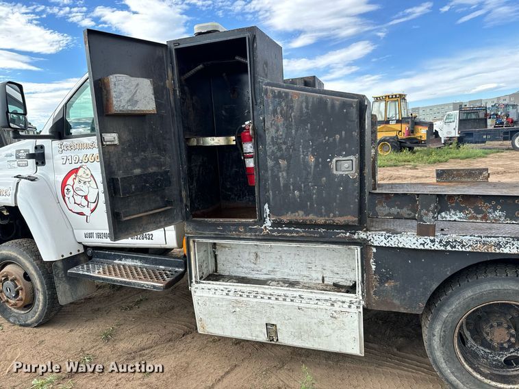 image for item LG9016 2005 Chevrolet C4500 flatbed truck