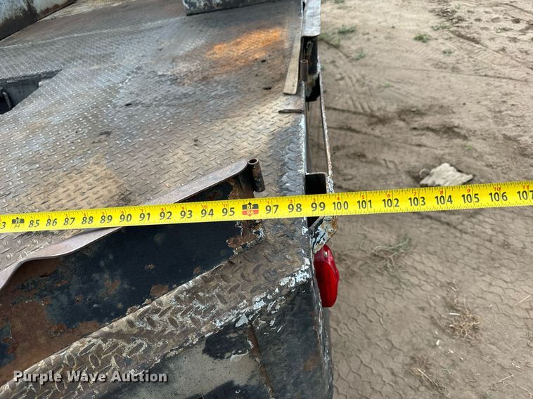 image for item LG9016 2005 Chevrolet C4500 flatbed truck