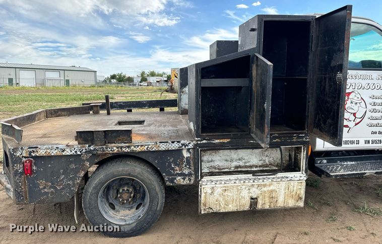 image for item LG9016 2005 Chevrolet C4500 flatbed truck