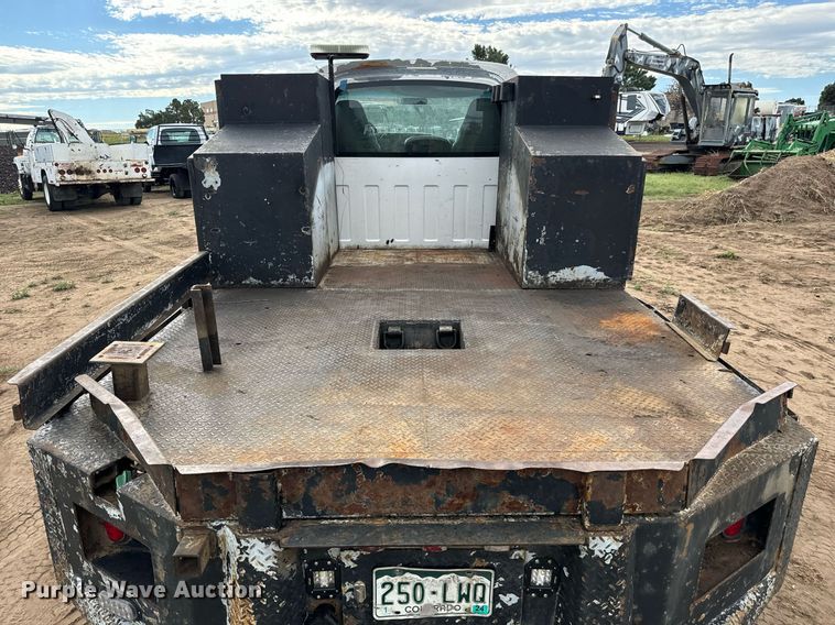 image for item LG9016 2005 Chevrolet C4500 flatbed truck