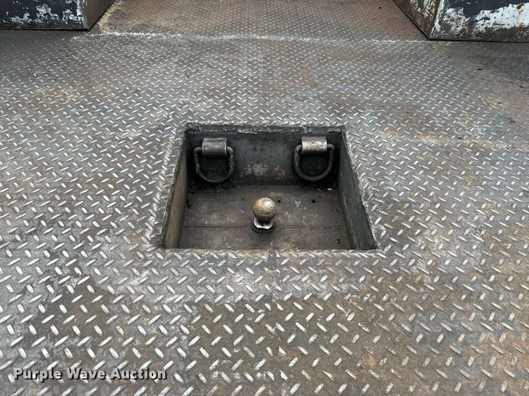 image for item LG9016 2005 Chevrolet C4500 flatbed truck