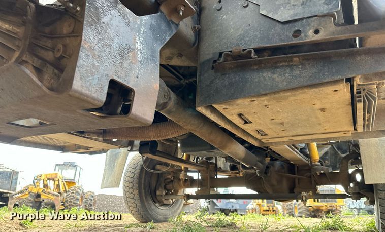 image for item LG9016 2005 Chevrolet C4500 flatbed truck