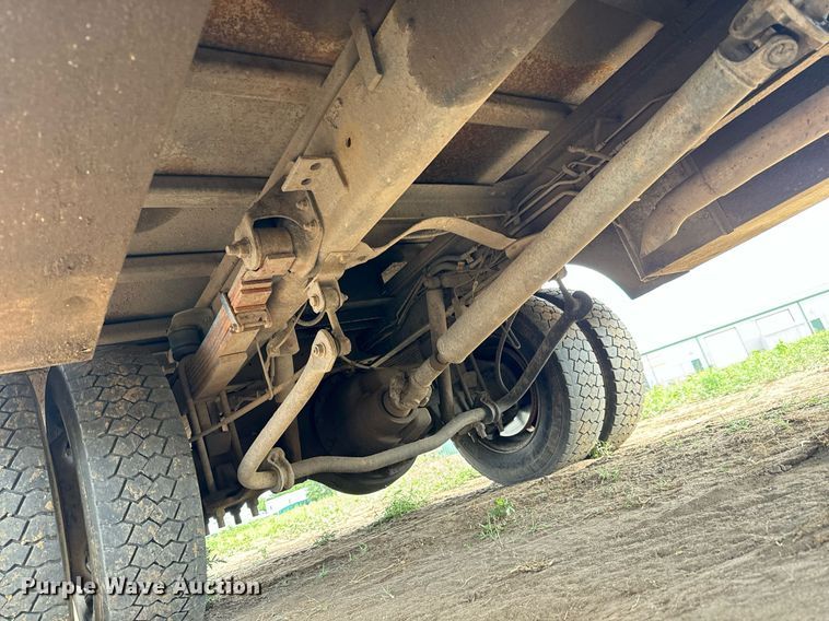 image for item LG9016 2005 Chevrolet C4500 flatbed truck