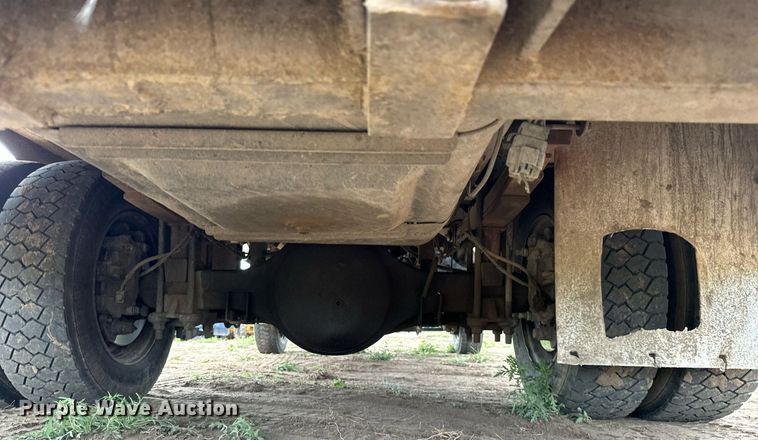 image for item LG9016 2005 Chevrolet C4500 flatbed truck