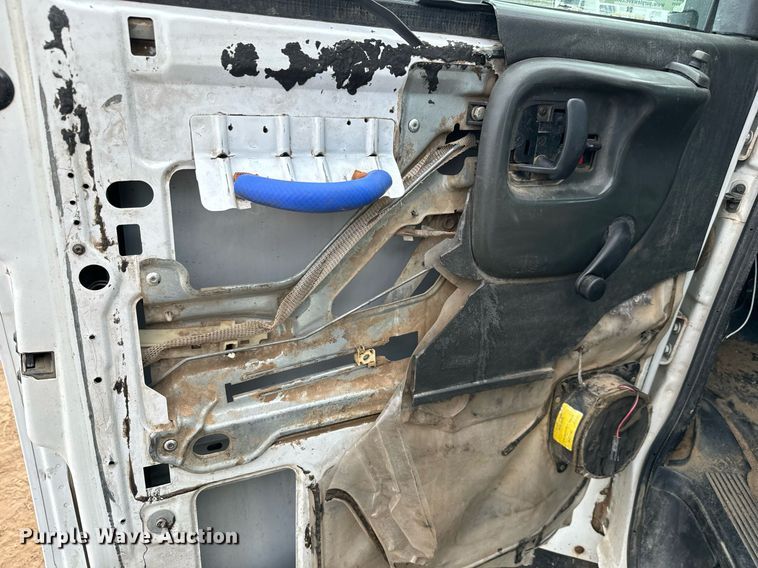 image for item LG9016 2005 Chevrolet C4500 flatbed truck