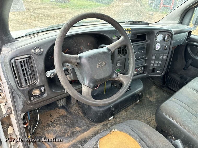 image for item LG9016 2005 Chevrolet C4500 flatbed truck