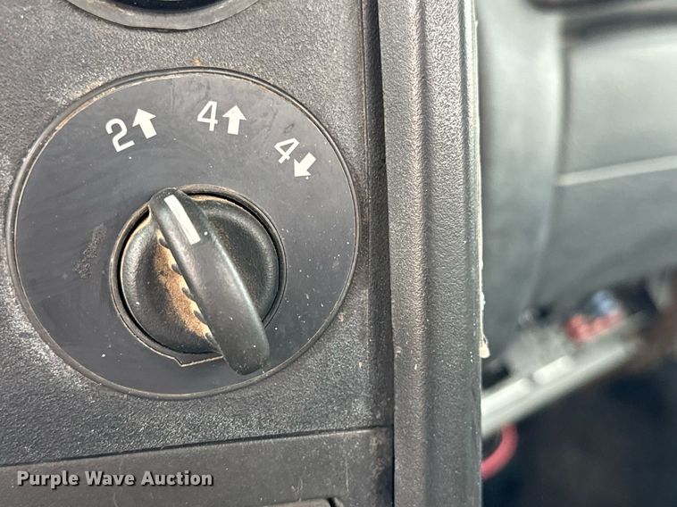 image for item LG9016 2005 Chevrolet C4500 flatbed truck