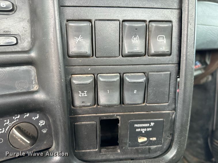 image for item LG9016 2005 Chevrolet C4500 flatbed truck