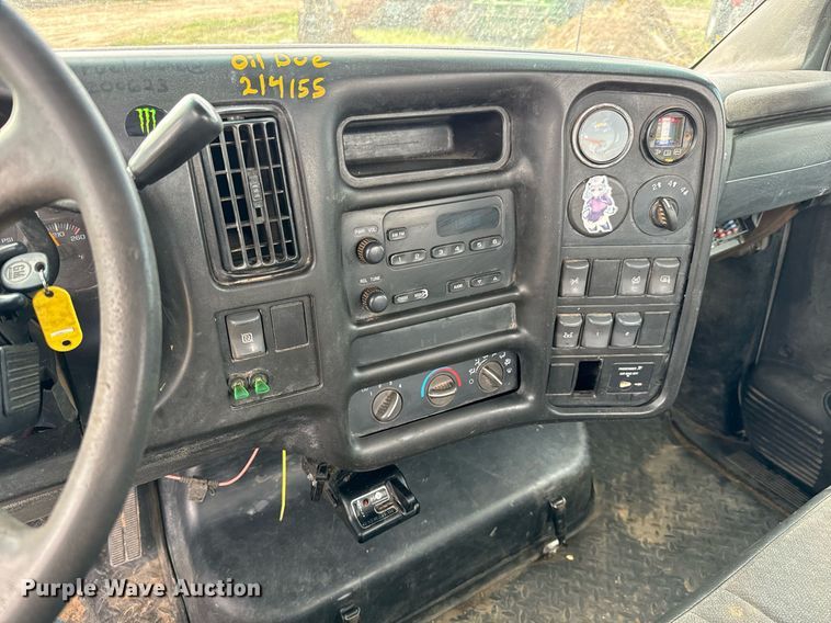 image for item LG9016 2005 Chevrolet C4500 flatbed truck