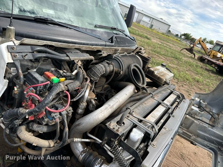 image for item LG9016 2005 Chevrolet C4500 flatbed truck