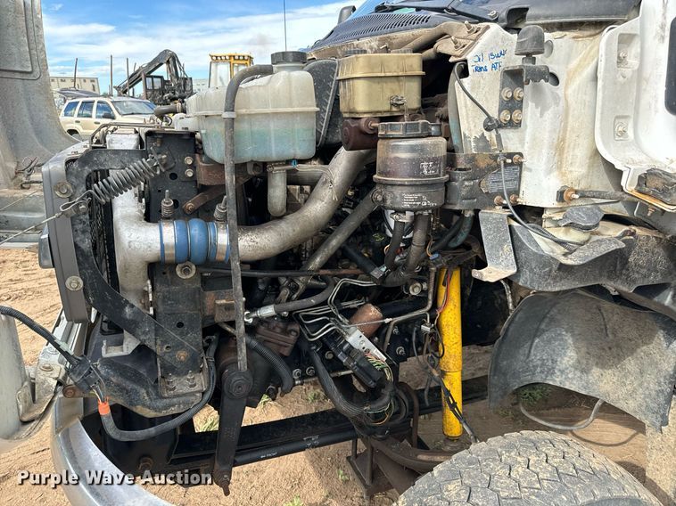 image for item LG9016 2005 Chevrolet C4500 flatbed truck