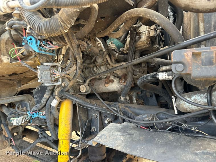 image for item LG9016 2005 Chevrolet C4500 flatbed truck