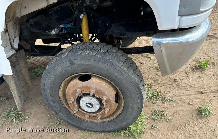 image for item LG9016 2005 Chevrolet C4500 flatbed truck