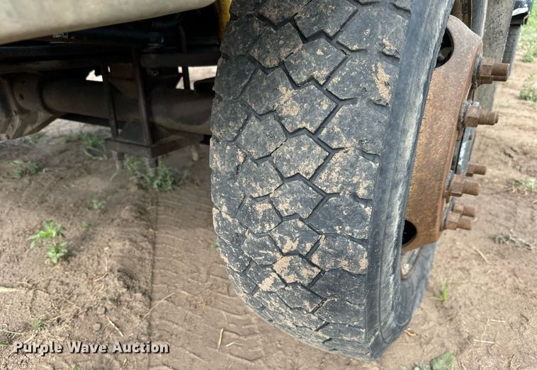 image for item LG9016 2005 Chevrolet C4500 flatbed truck