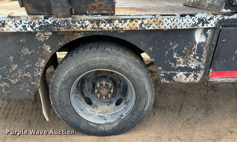 image for item LG9016 2005 Chevrolet C4500 flatbed truck