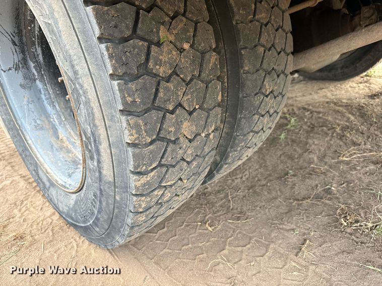 image for item LG9016 2005 Chevrolet C4500 flatbed truck