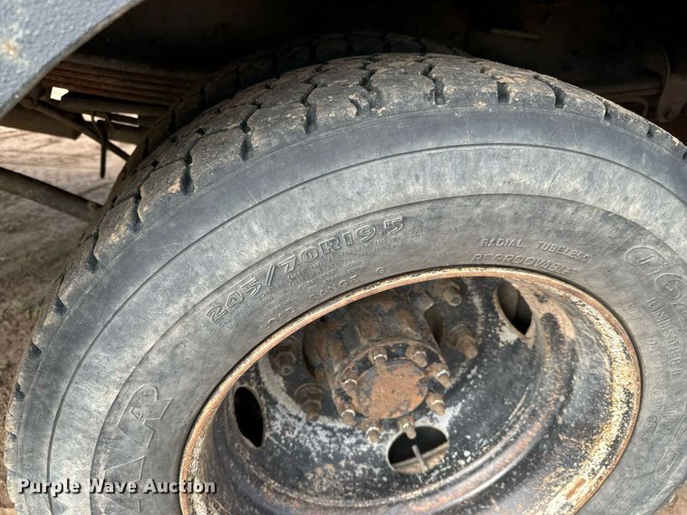 image for item LG9016 2005 Chevrolet C4500 flatbed truck