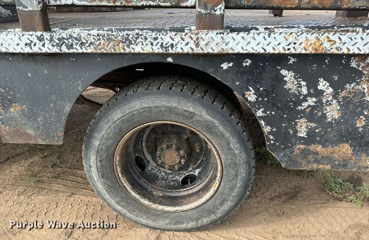 image for item LG9016 2005 Chevrolet C4500 flatbed truck