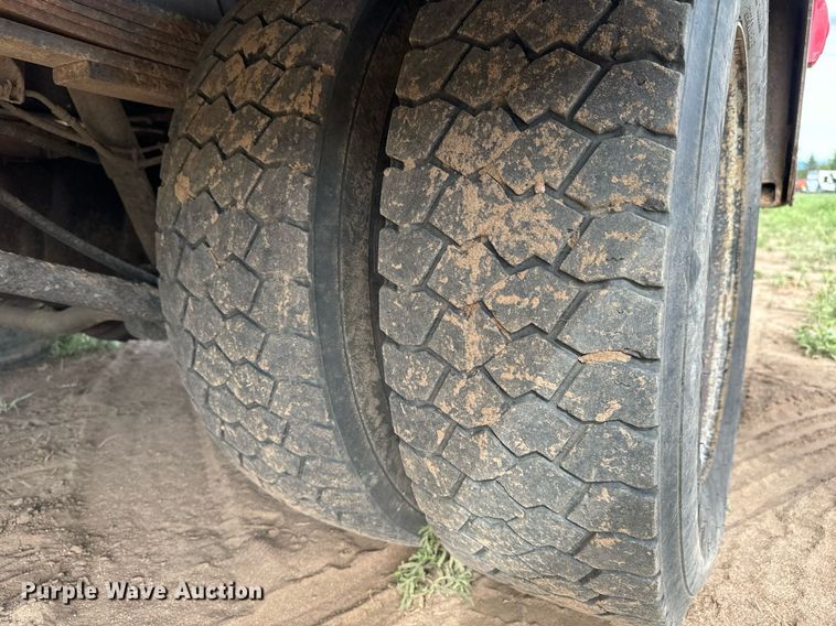 image for item LG9016 2005 Chevrolet C4500 flatbed truck