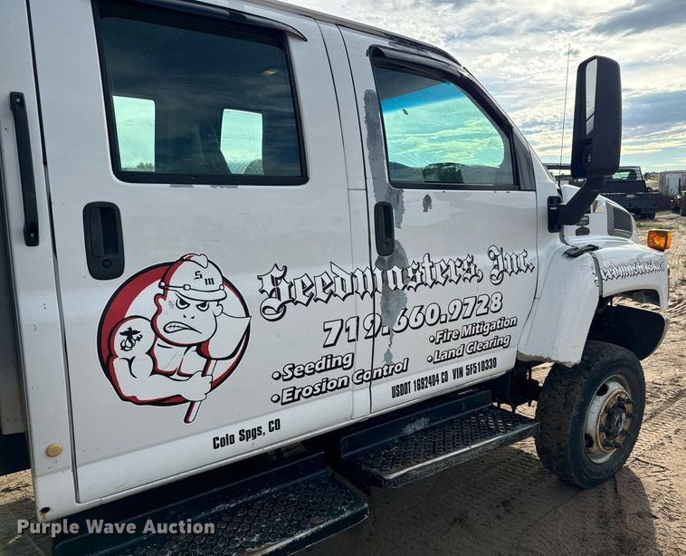 image for item LG9027 2005 GMC  C5500 Crew Cab flatbed truck