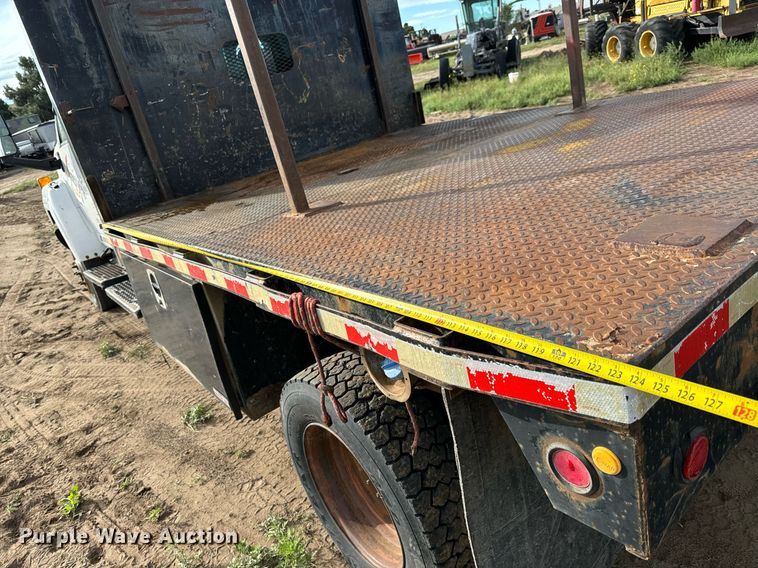 image for item LG9027 2005 GMC  C5500 Crew Cab flatbed truck