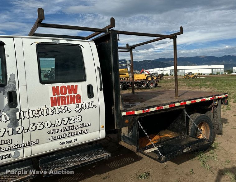 image for item LG9027 2005 GMC  C5500 Crew Cab flatbed truck