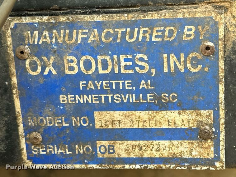 image for item LG9027 2005 GMC  C5500 Crew Cab flatbed truck